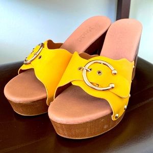 Cute yellow heels!